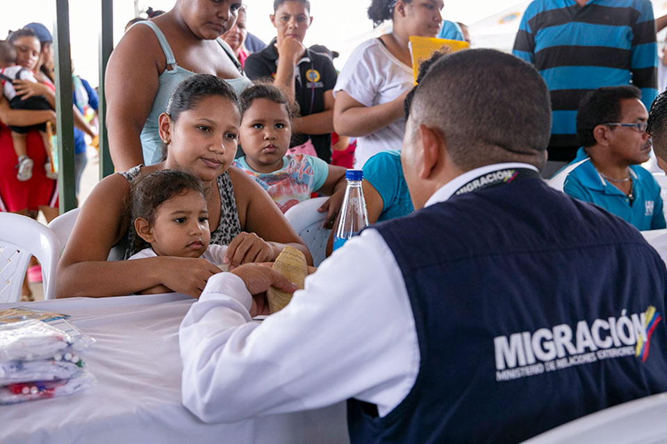 Colombia has welcomed migrants from Venezuela with support programmes, border mobility cards and a special work permit that has allowed thousands of migrants to stay and work legally in Colombia. Photo: UN Women